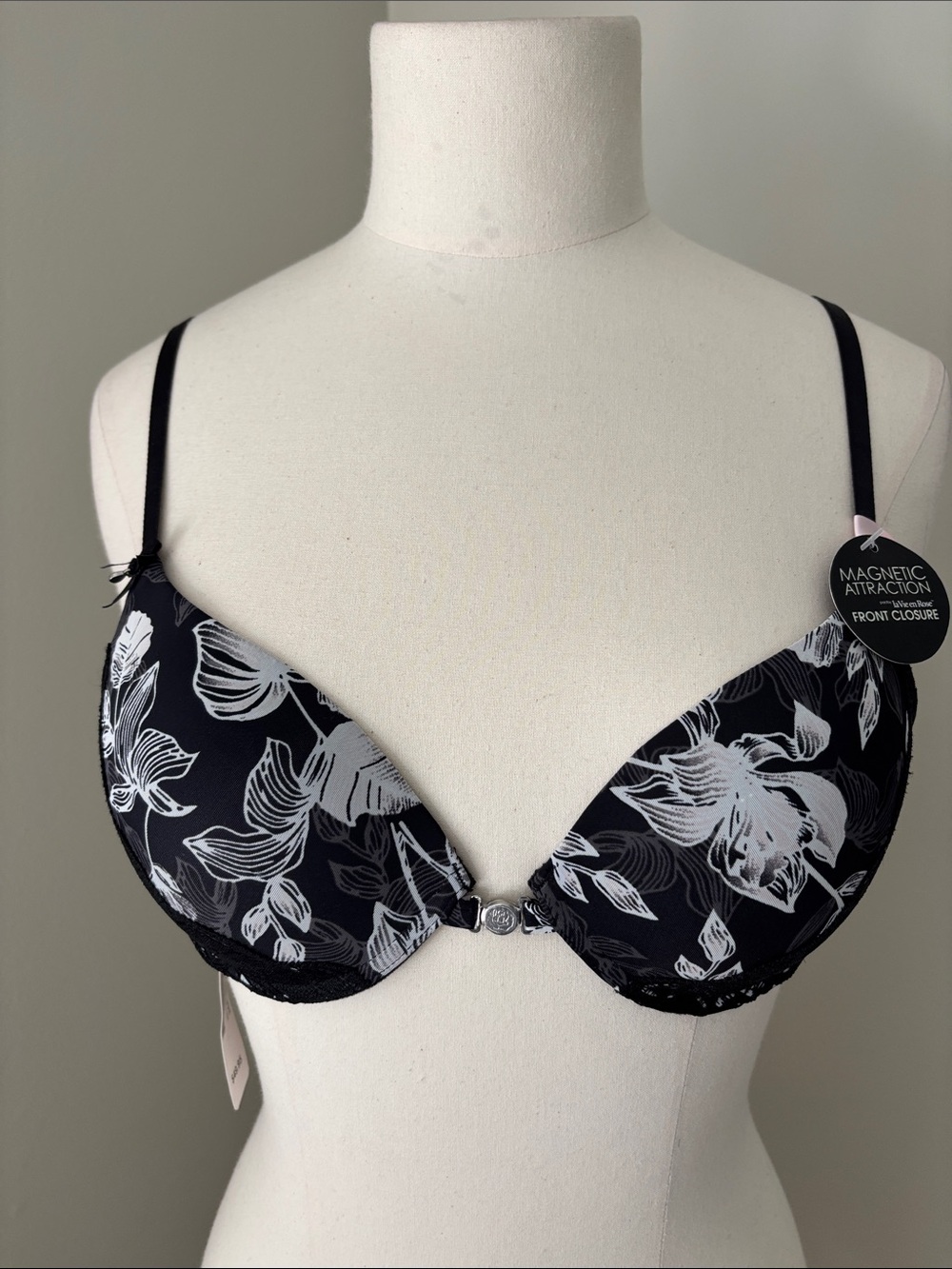 La Vie En Rose Black and White Floral Magnetic Close Front Push-Up Bra 34A